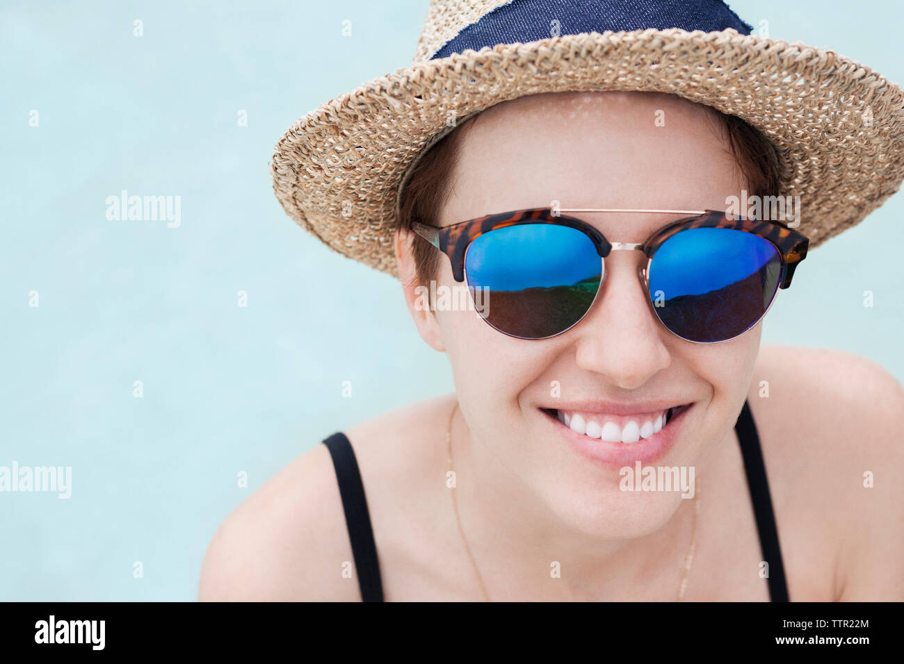 Portrait von Frau Sonnenbrille tragen Stockfoto