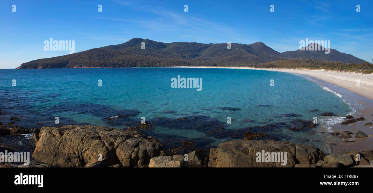 Panorama der Wineglass Bay im Freycinet Halbinsel an der Ostküste von Tasmanien, Australien reisen tourismus Ziel. Stockfoto