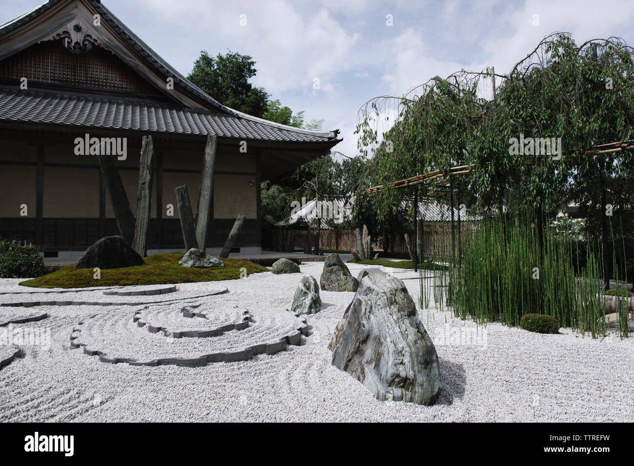 Blick auf Japanese Rock Garden gegen Sky Stockfoto