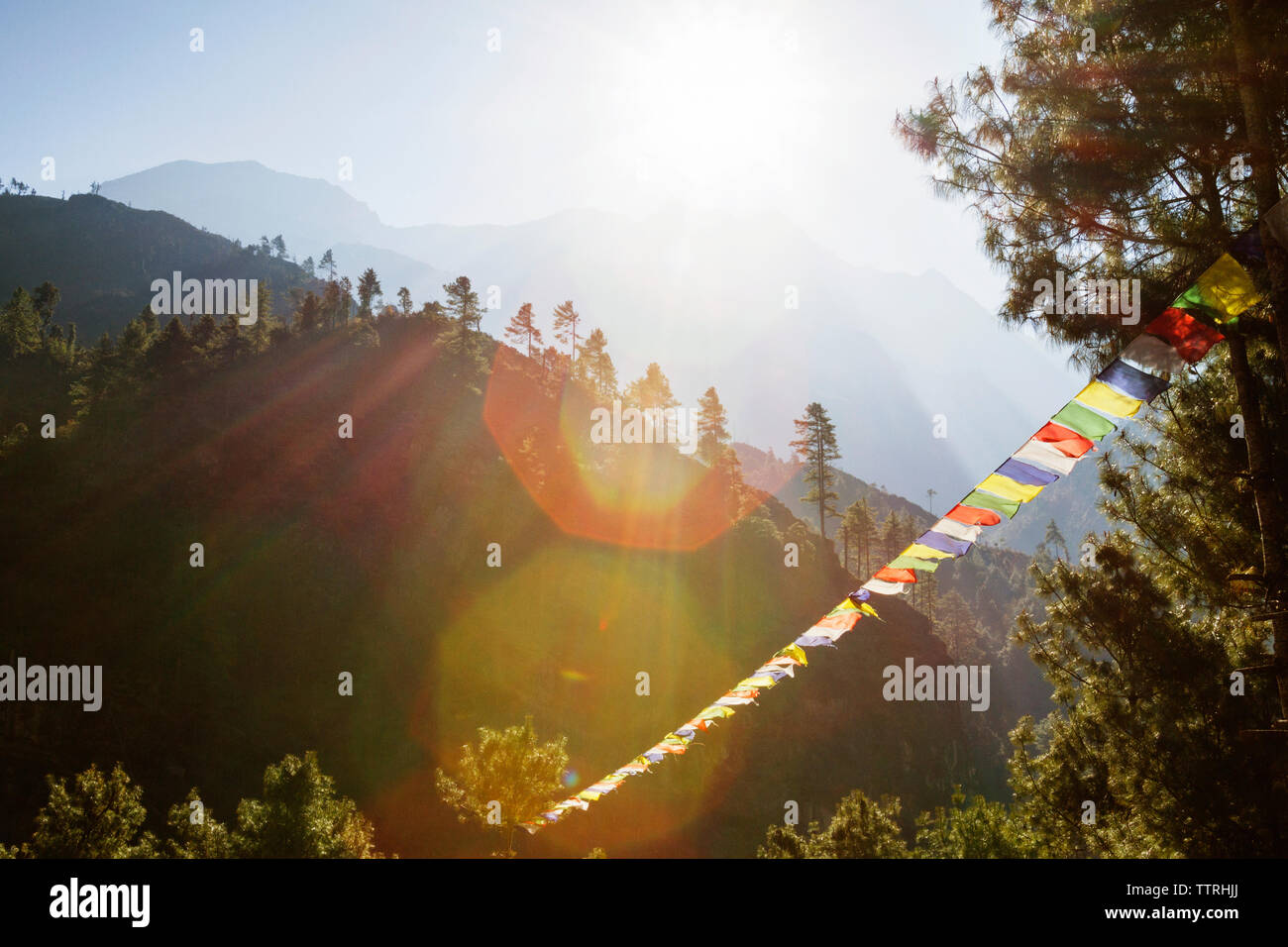 Gebetsfahnen am Mt. Everest im Sommer Stockfoto