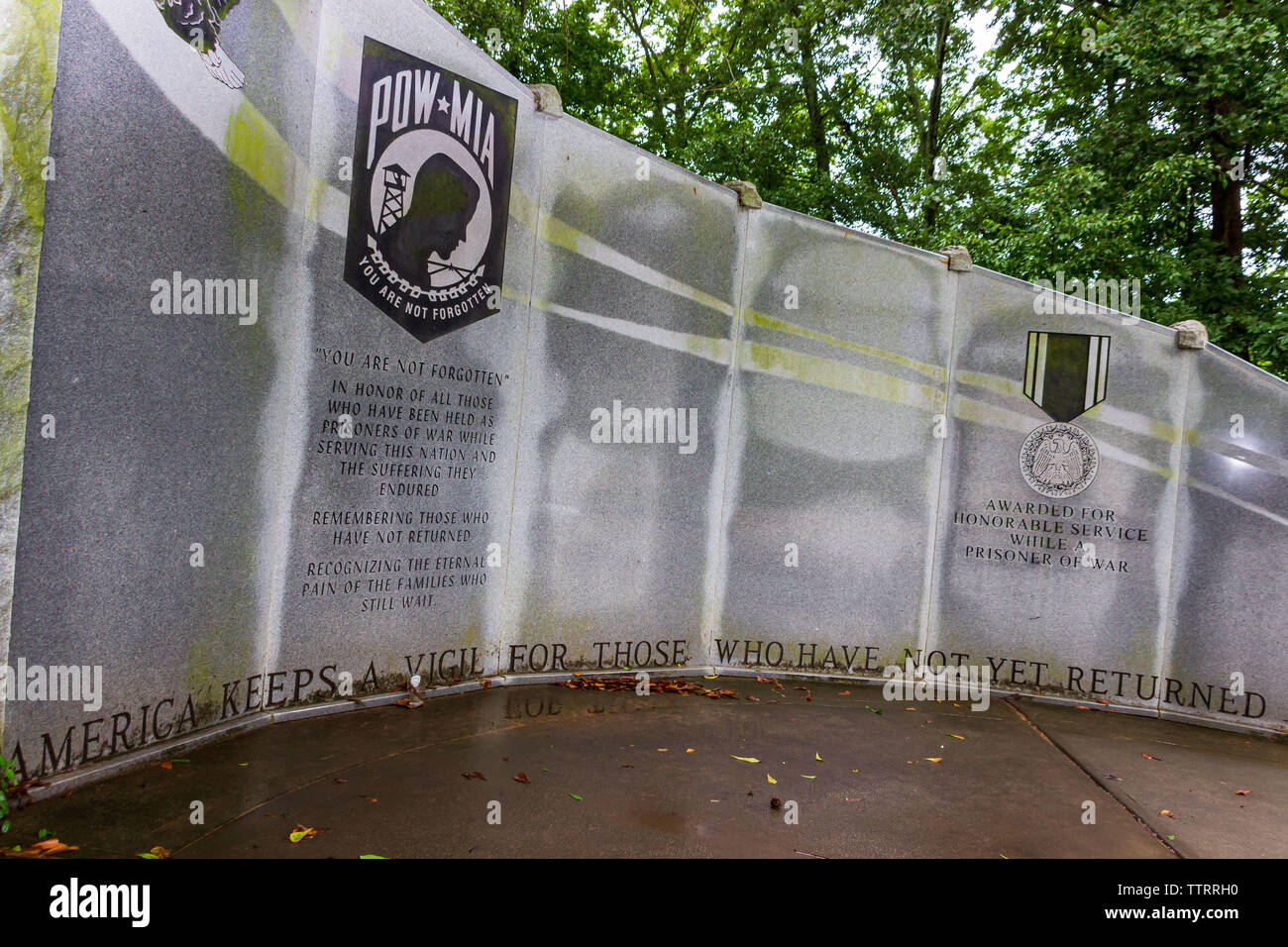 McDonough, Georgia/USA, 9. Juni 2019: Der Gefangene von Krieg/Missing in Action (POW/MIA) Mauer der Erinnerung im Heritage Park von der Veteranen Stockfoto