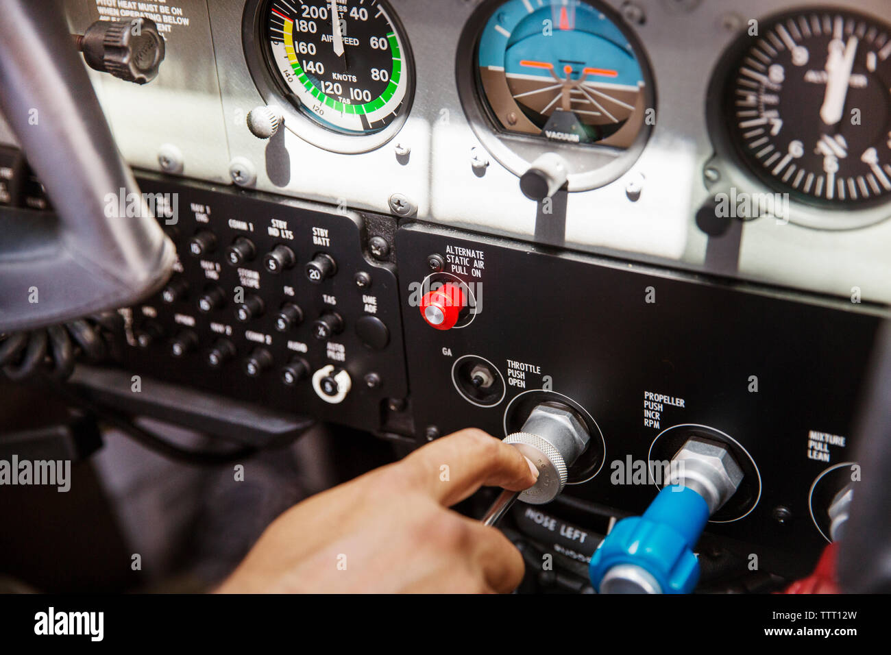 Zugeschnittenes Bild von Pilot-Systemsteuerung im Flugmodus Stockfoto