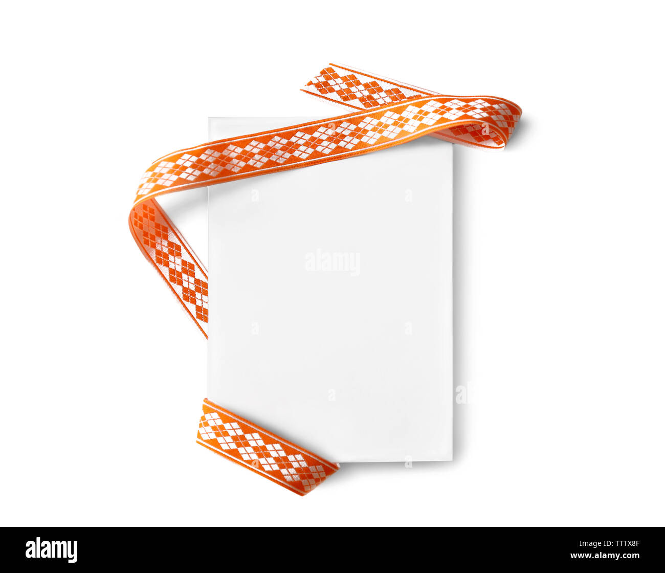 Seidenband und congratulatory Karte auf Weiß isoliert Stockfoto