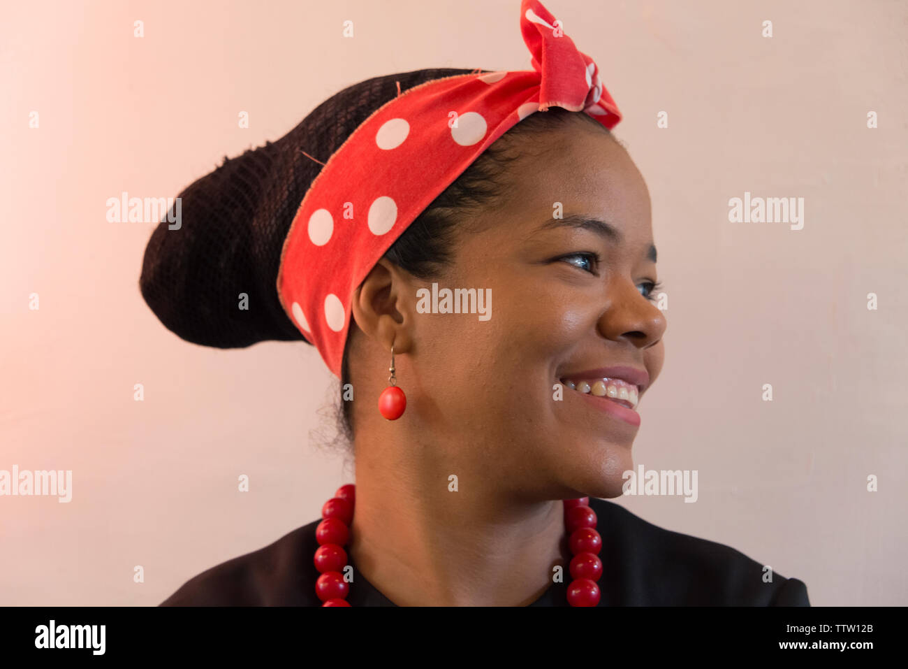 Eine lokale Frau in der Altstadt, Cartagena, Bolivar Abteilung, Kolumbien Stockfoto