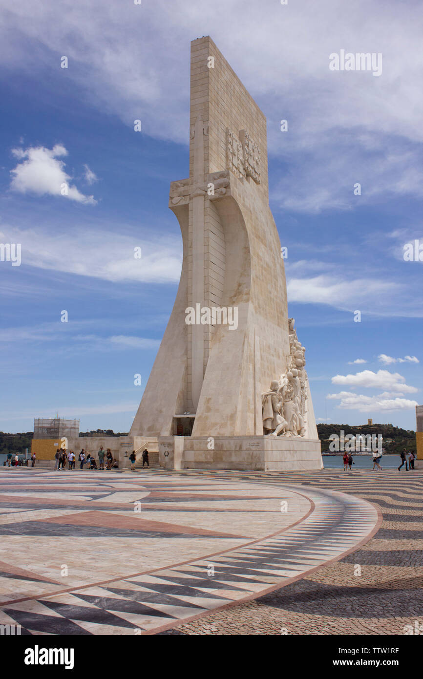 Denkmal für die Navigatoren, am nördlichen Ufer des Tejo in Lissabon, Portugal. Feiert die Portugiesische Zeitalter der Entdeckungen. Stockfoto