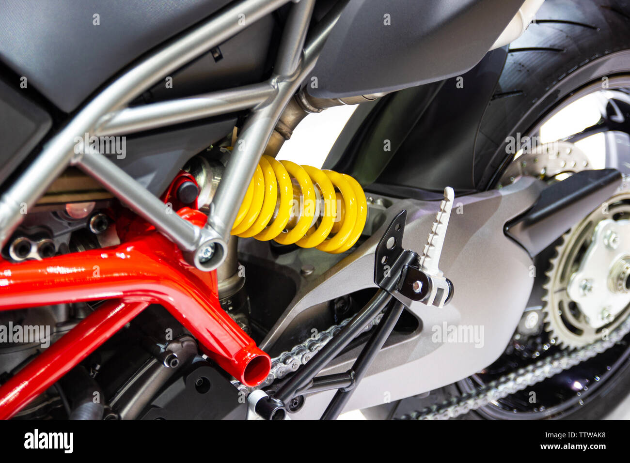 Gelb Stoßdämpfer Motorrad zur Aufnahme ruckelt net Technologie Konzept neue Technologie design Stockfoto