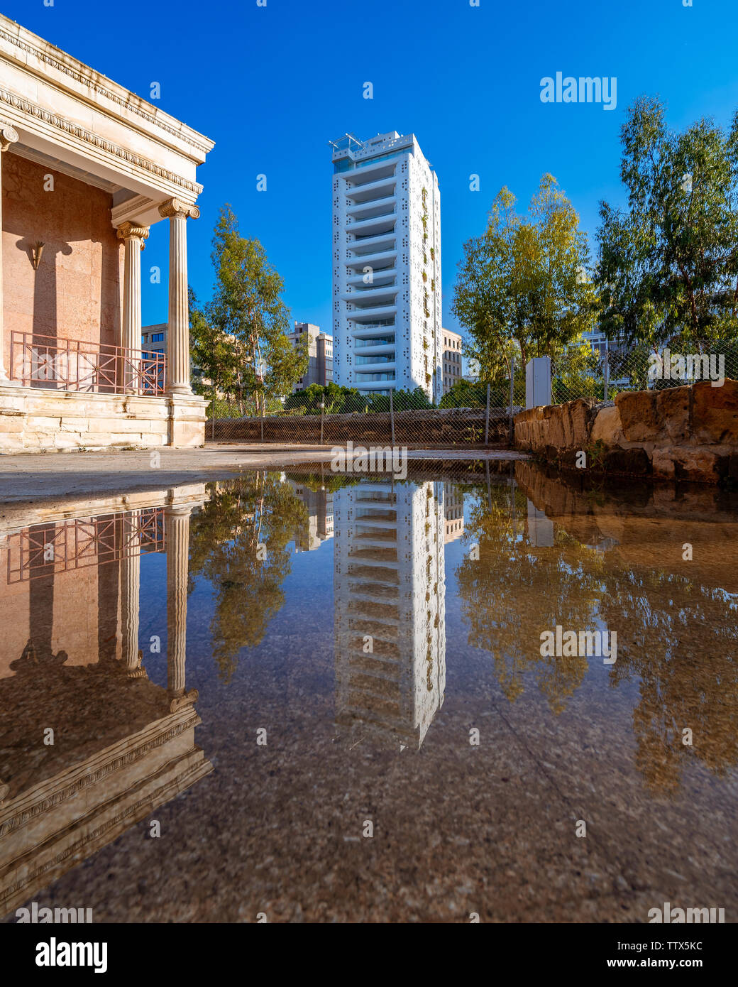 Moderne und alte Architektur in Nikosia, der Hauptstadt Zyperns Stockfoto