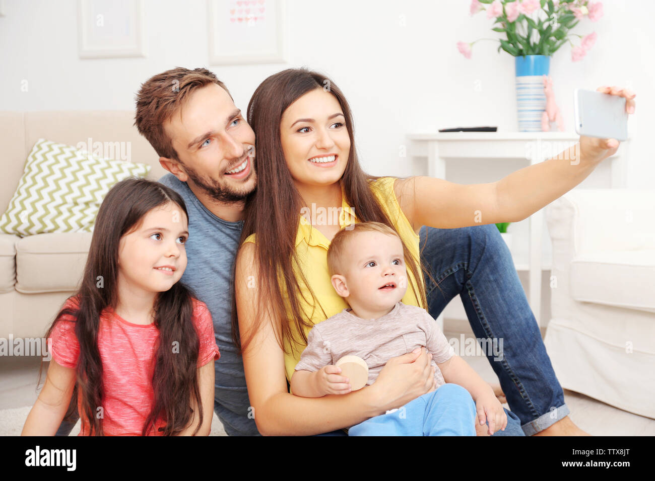 Glückliche Familie selfie zu Hause Stockfoto
