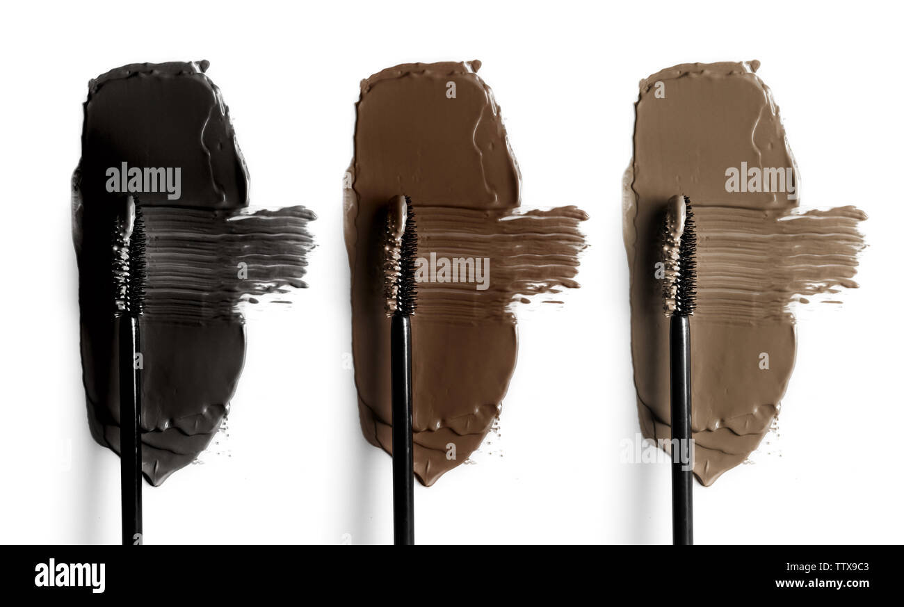 Satz von Augenbrauen Wimperntusche swatches. Pinselstriche mit verschiedenen Schattierungen der Mascara. Bunte isoliert auf weißem Hintergrund. Stockfoto