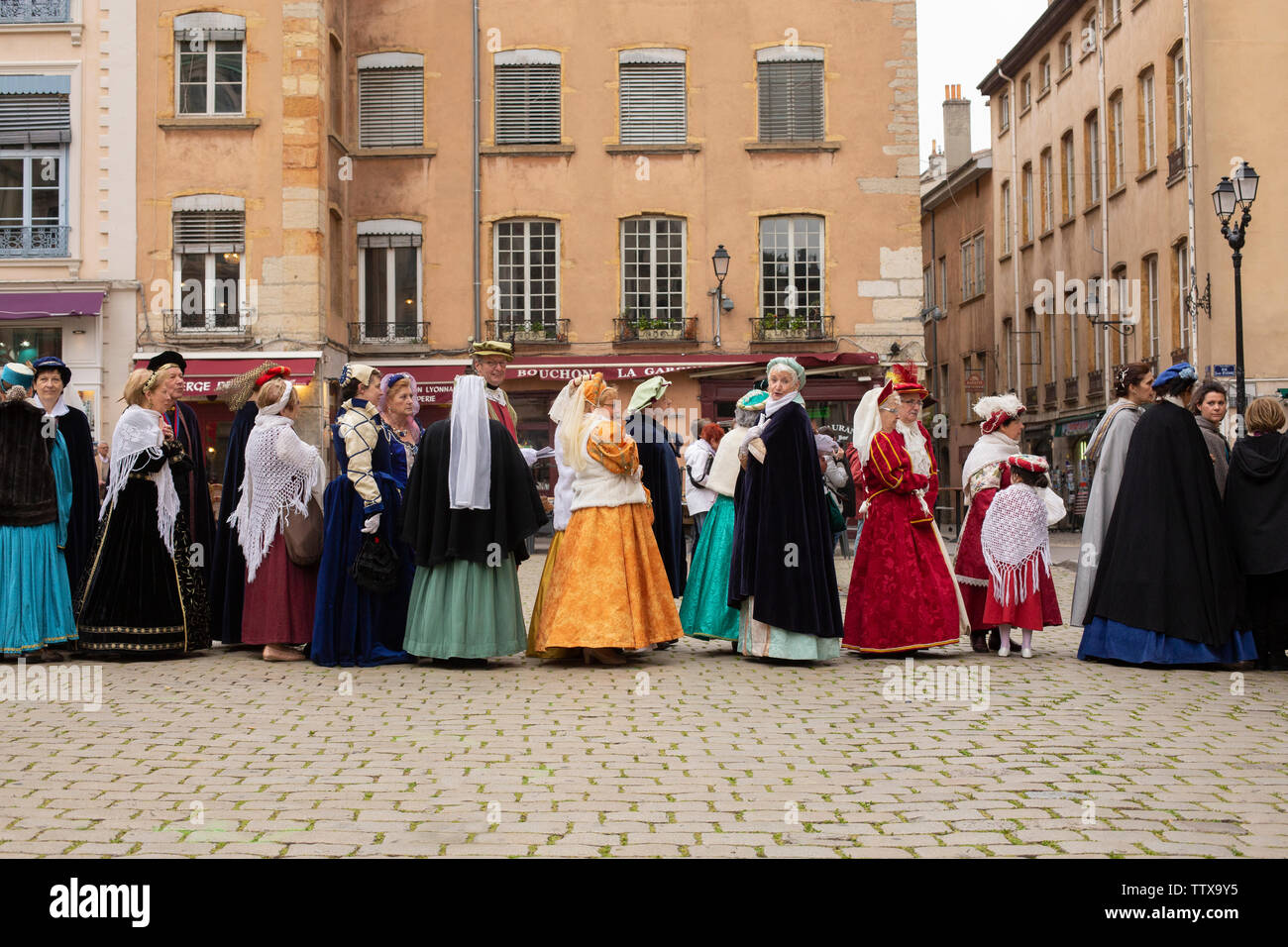 Medieval Festival Les Penons de Lyon mit Bürgern in mittelalterlichen clothingin Lyon, Frankreich Stockfoto
