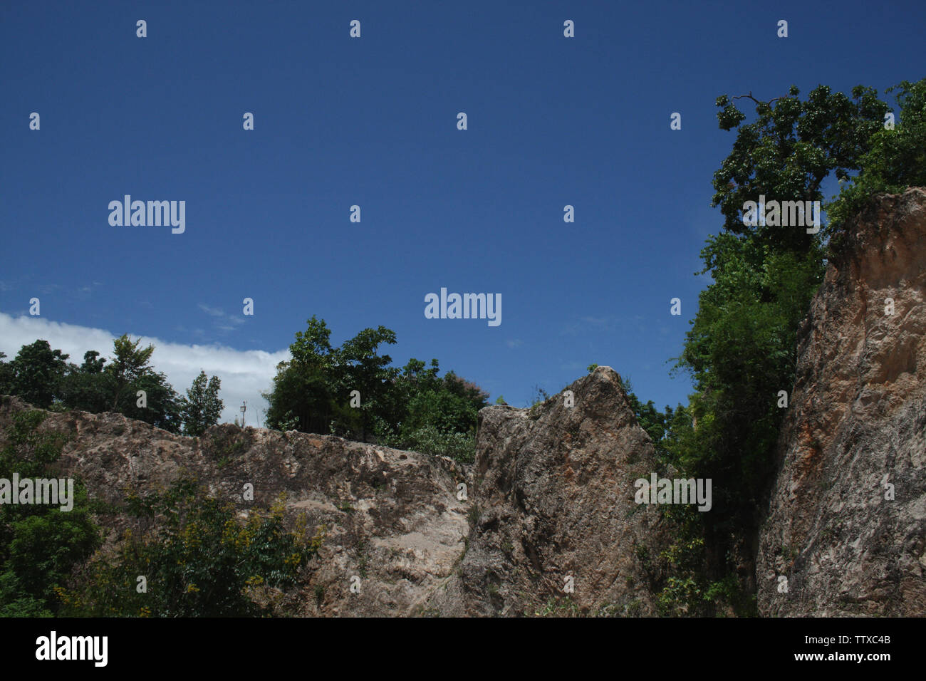 Erodierter Hügel, Tiger-Tempel, Sai Yok, Kanchanaburi, Thailand Stockfoto