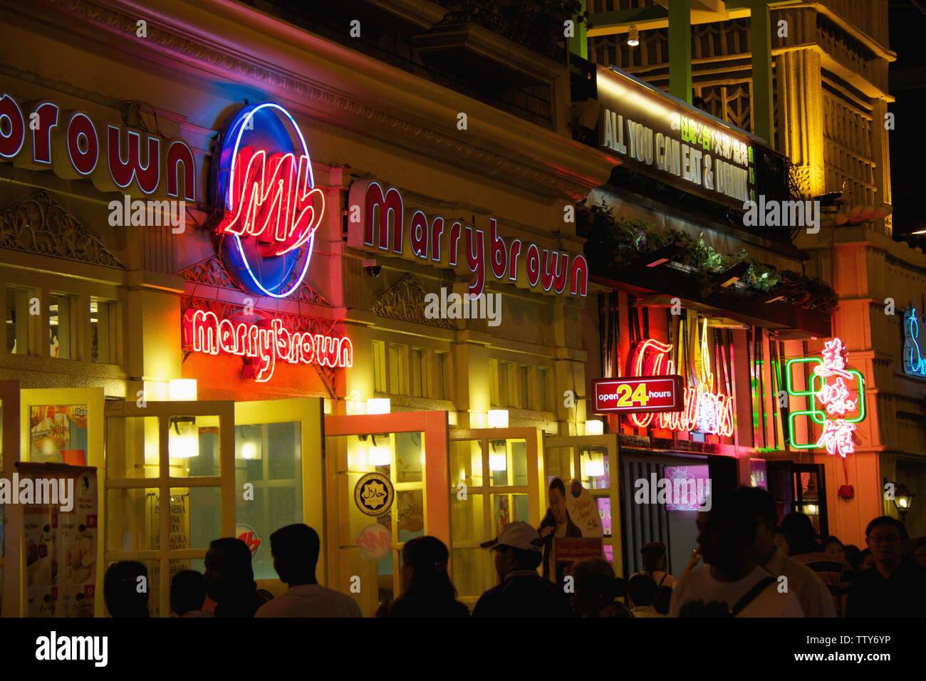 Leuchtendes Restaurantschild in einem Einkaufszentrum, Genting Highlands, Malaysia Stockfoto