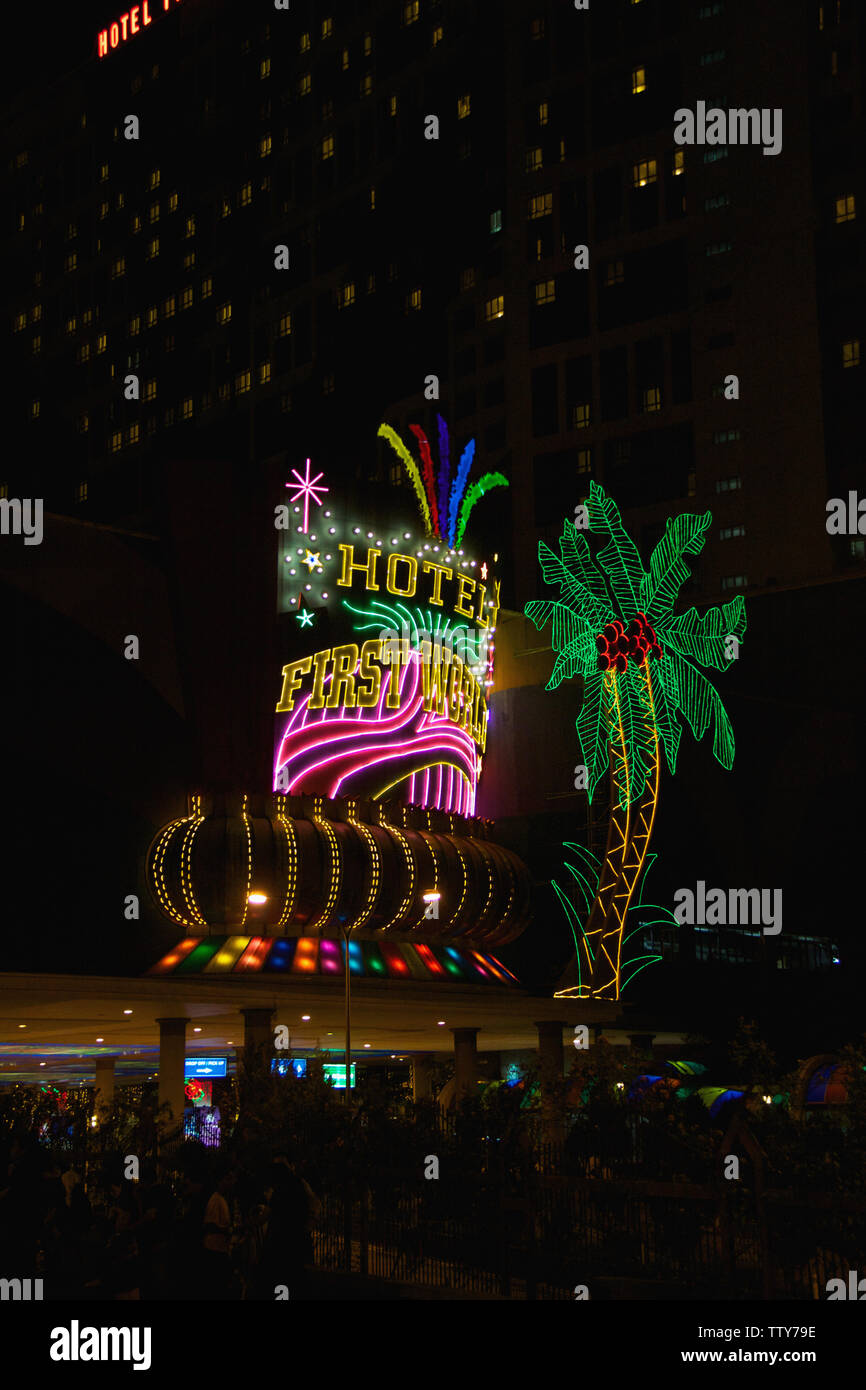 Hotel beleuchtet bei Nacht, Genting Highlands, Pahang, Malaysia Stockfoto