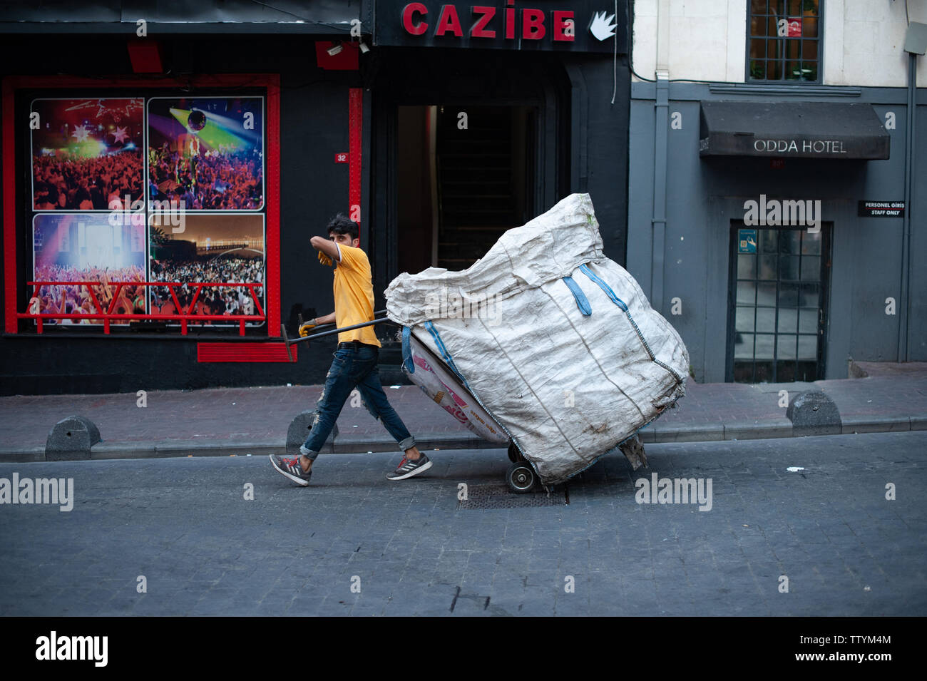 Informelle Abfall Sammler in der Nähe von Taksim, Istanbul, Türkei Stockfoto