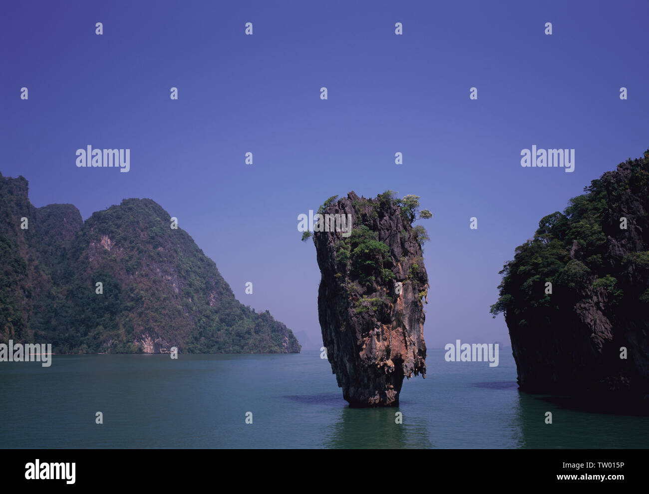 Klippe im Meer, James Bond Island, Phang Nga Bay, Phuket, Thailand Stockfoto