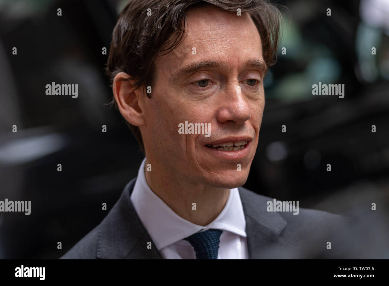London, 18. Juni 2019, Rory Stewart Minister für Internationale Entwicklung spricht mit den Medien außerhalb 10 Downing Street, London Credit Ian Davidson/Alamy leben Nachrichten Stockfoto