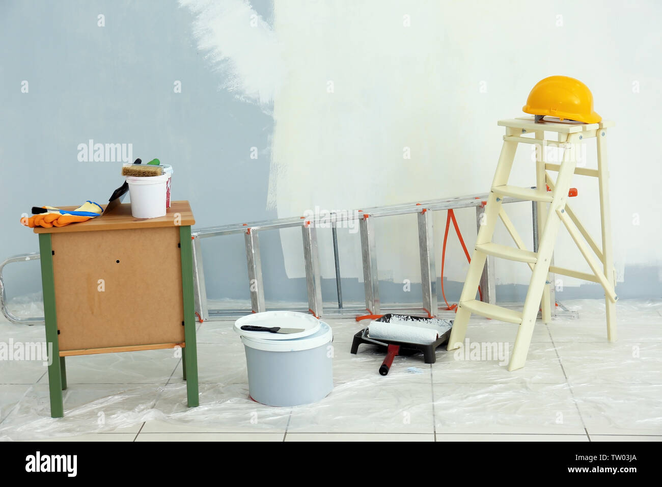 Satz von Werkzeugen für die Reparatur im leeren Raum Stockfoto