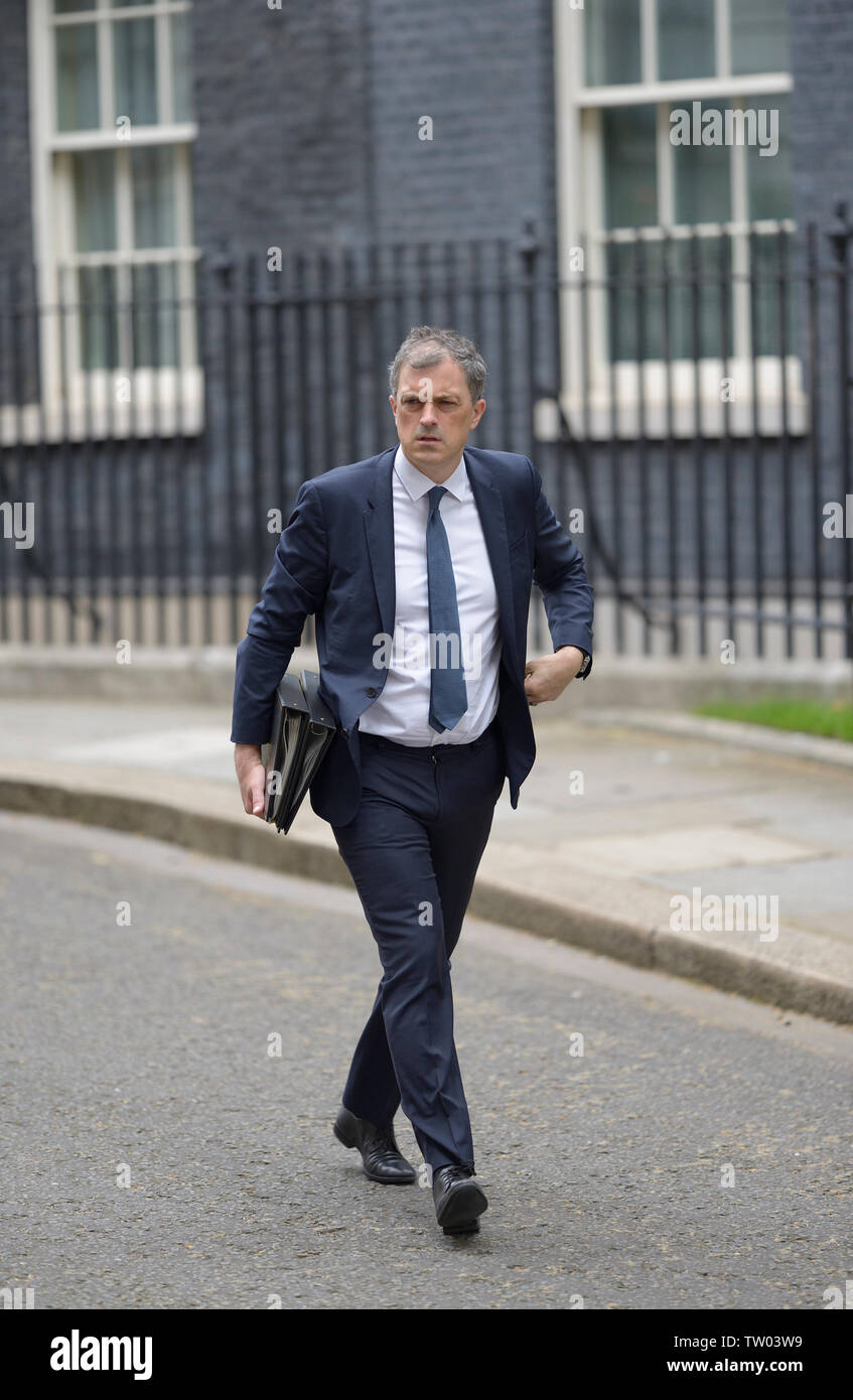 London, Großbritannien. Juni, 2019 18. Julian Smith (Geschäftsführer) hinterlässt eine Kabinettssitzung in Downing Street 10 Stockfoto