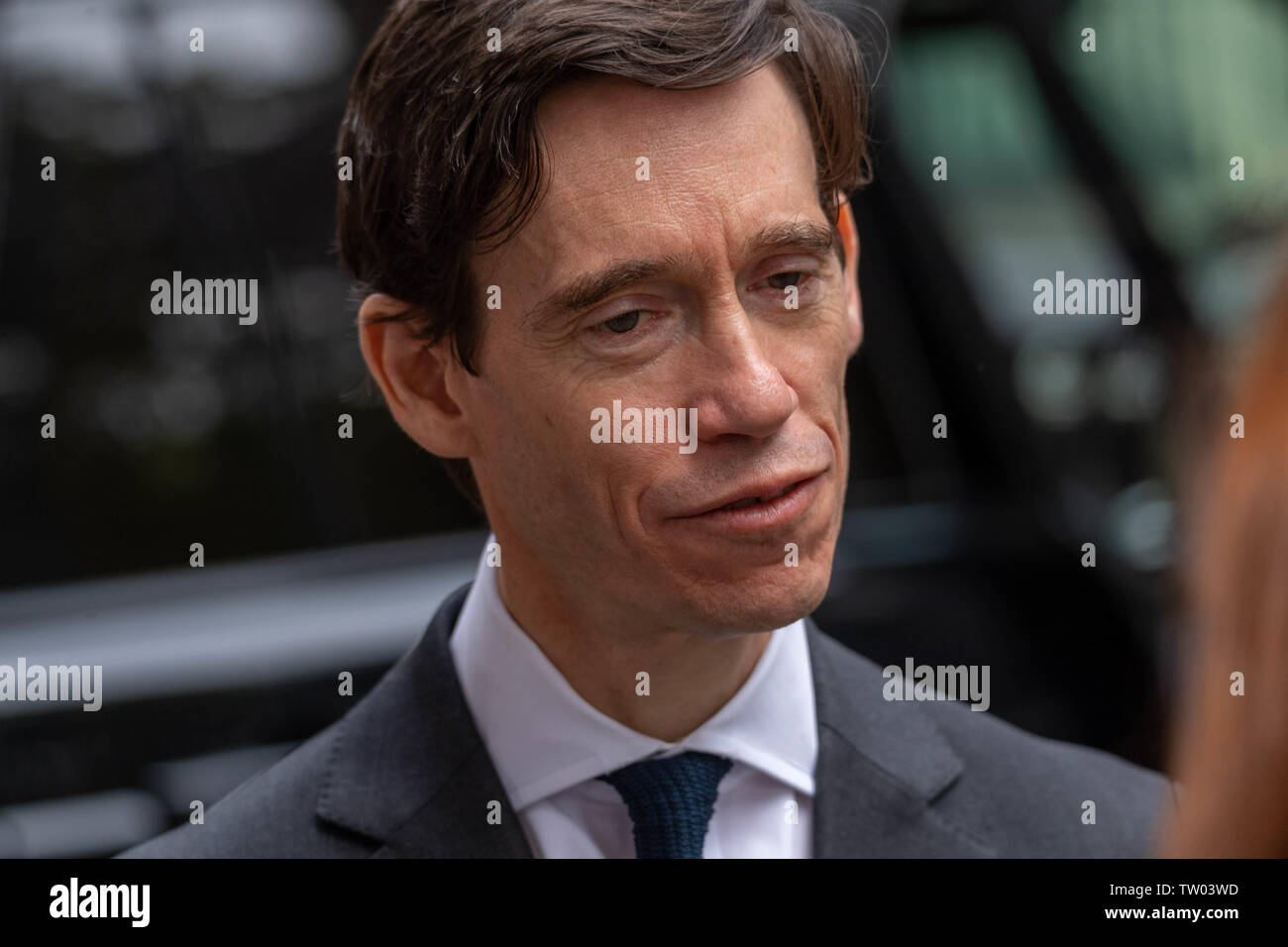 London, 18. Juni 2019, Rory Stewart Minister für Internationale Entwicklung spricht mit den Medien außerhalb 10 Downing Street, London Credit Ian Davidson/Alamy leben Nachrichten Stockfoto