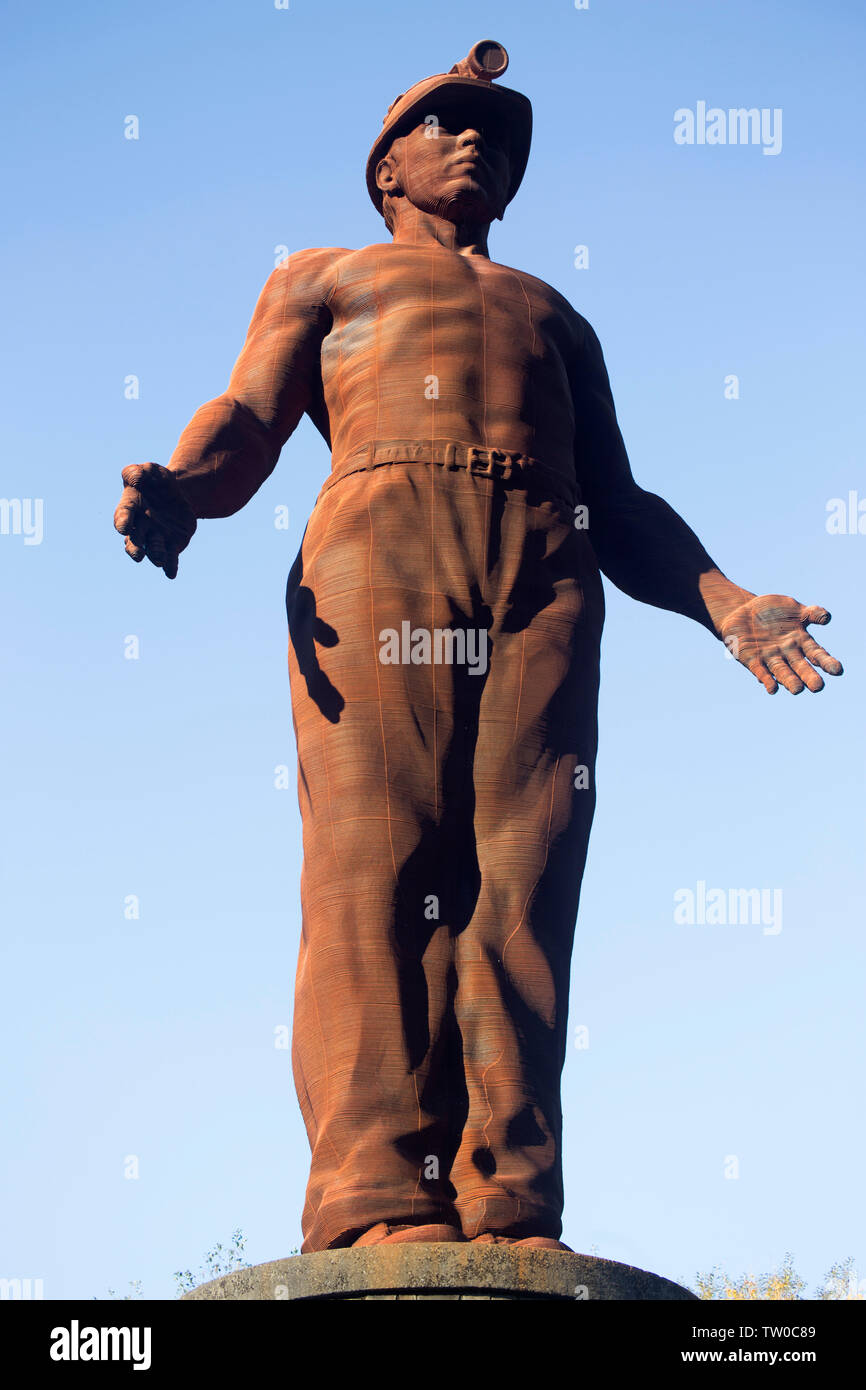 Guardian Bergleute Memorial von Sebastian Boyesen im Parc Arael Griffin, sechs Glocken, Abertillery, zum Gedenken an den Tod von 45 Bergleute am 28. Juni 1960 und Stockfoto