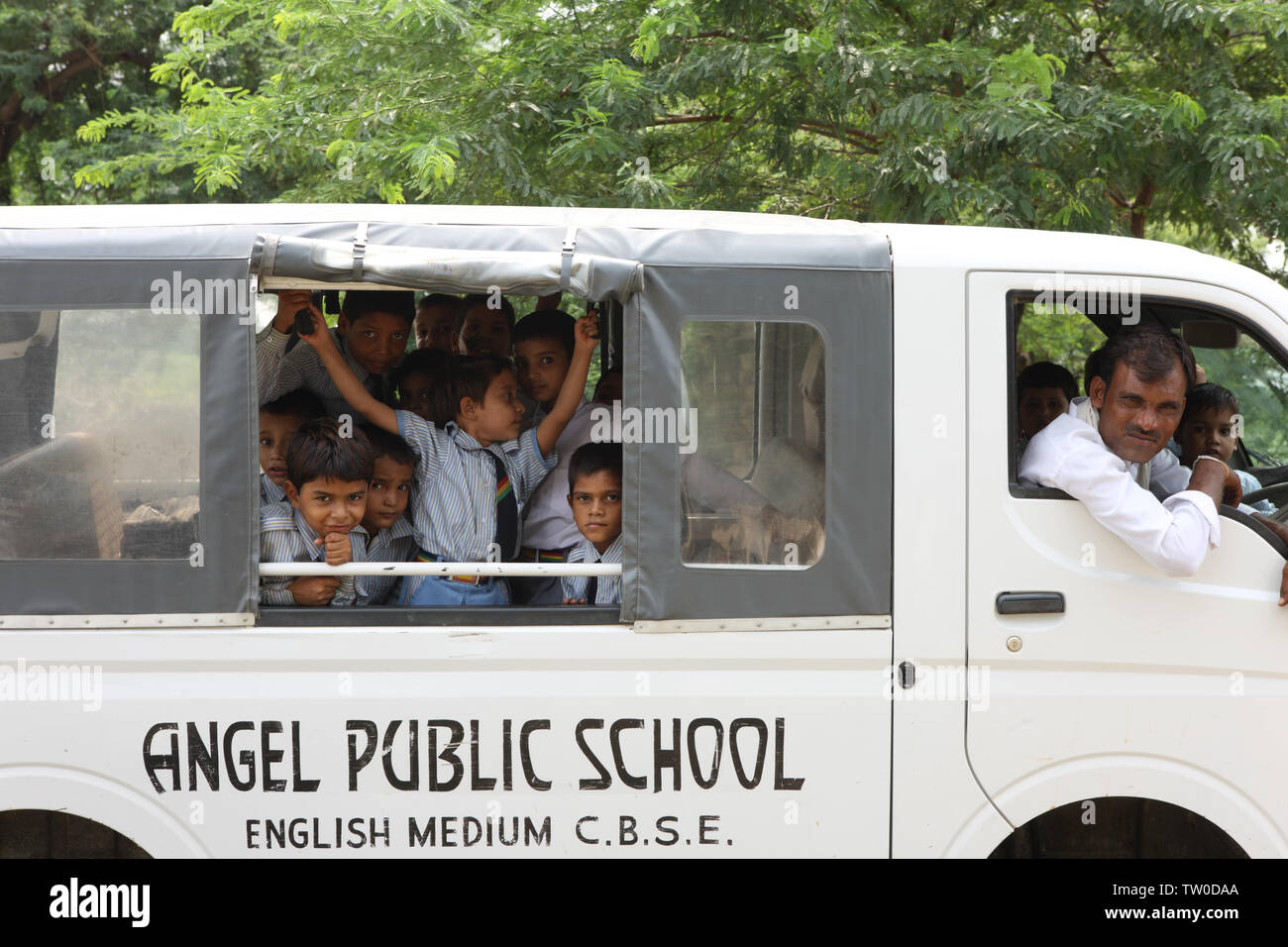 Gruppe der Schüler in einer Schule van, Indien Stockfoto