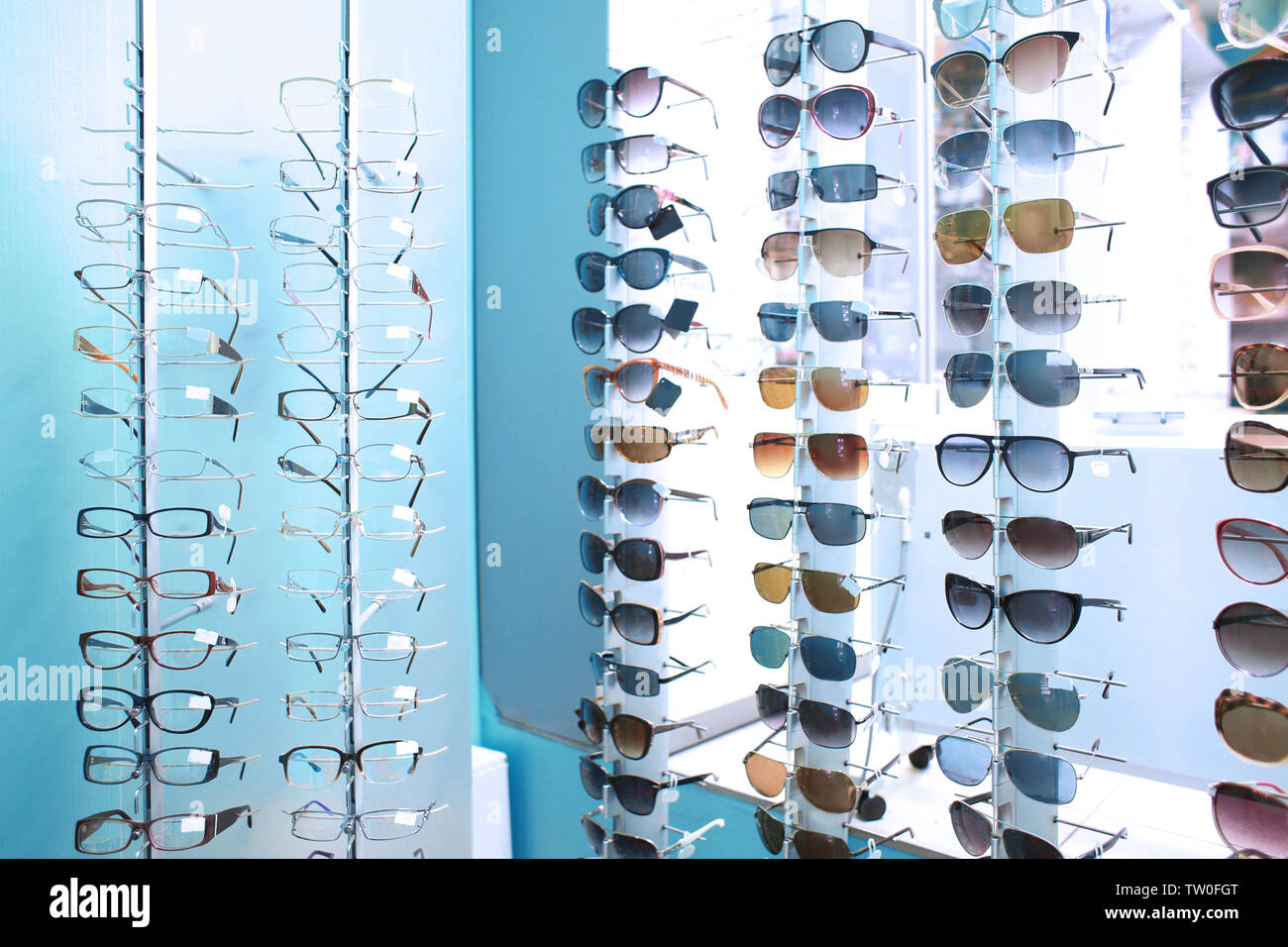 Schaufenster der verschiedenen Gläser Stockfoto