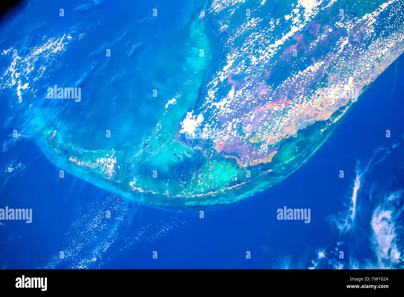 Lebendige Farben Kruste unseres Heimatplaneten. Die Schönheit in der Natur unseres Planeten Erde gesehen von der Internationalen Raumstation (ISS). Das Bild ist eine Publi Stockfoto