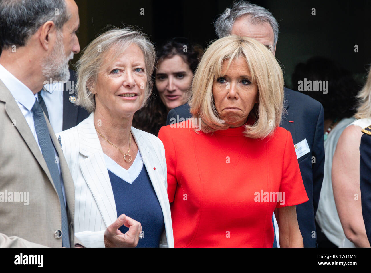 Brigitte Längestrich, First Lady von Frankreich und Sophie Cluzel Staatssekretär für Behinderte Stockfoto