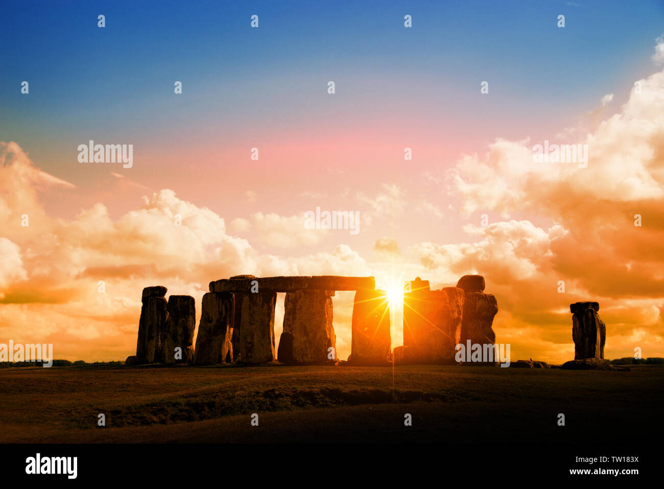 Stonehenge bei Sonnenuntergang, Vereinigtes Königreich Stockfoto