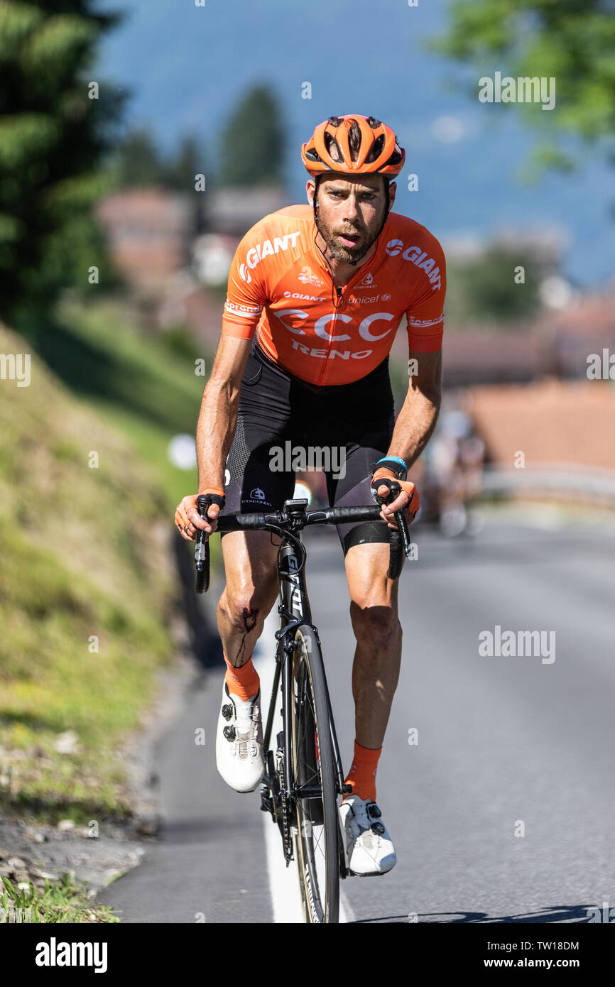 Pro Radfahrer Radfahren bei Critérium du Dauphiné 2019 auf dem Weg nach Champéry, letzte Stufe dieser Ausgabe Stockfoto
