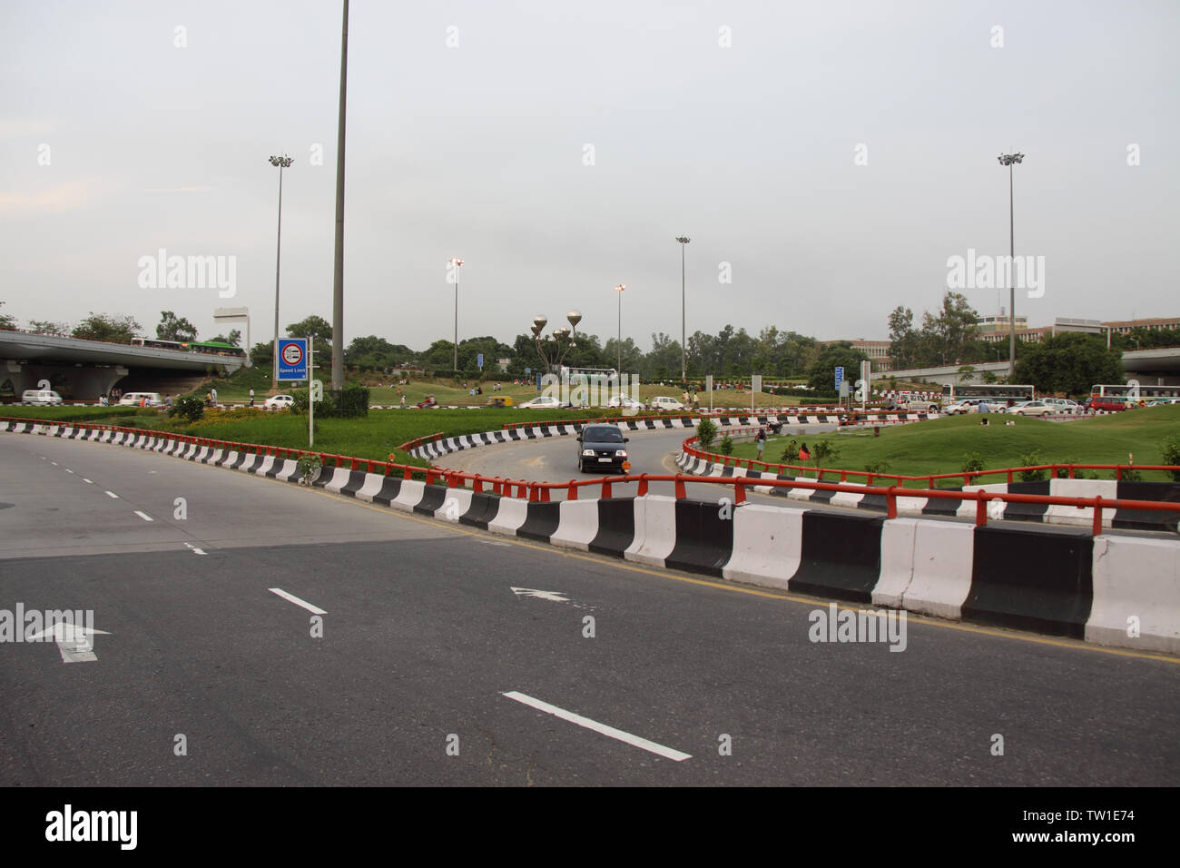 Auto auf der Straße, Neu-Delhi, Indien Stockfoto