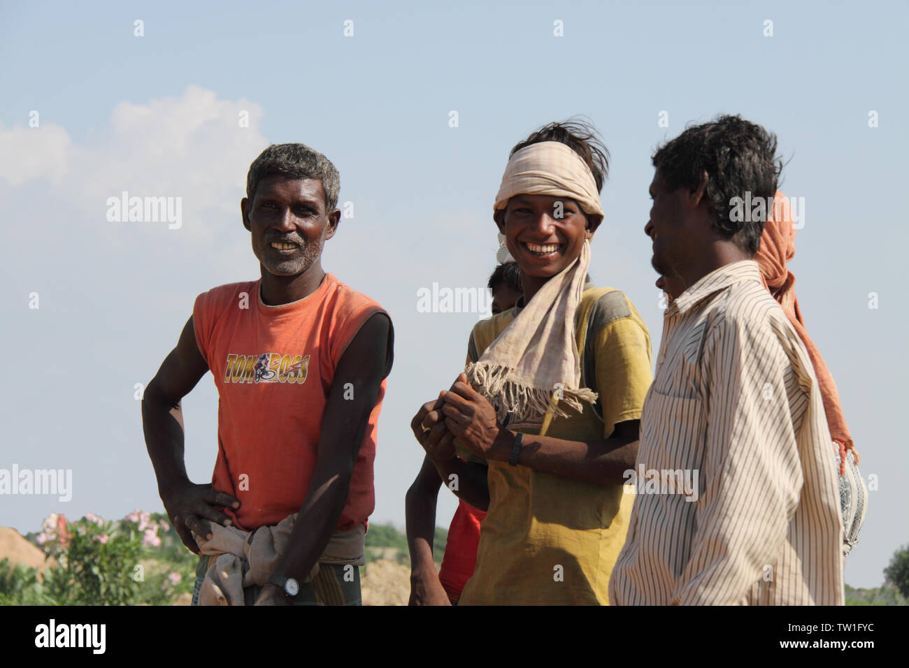 Gruppe lächelnder Dorfbewohner, Indien Stockfoto