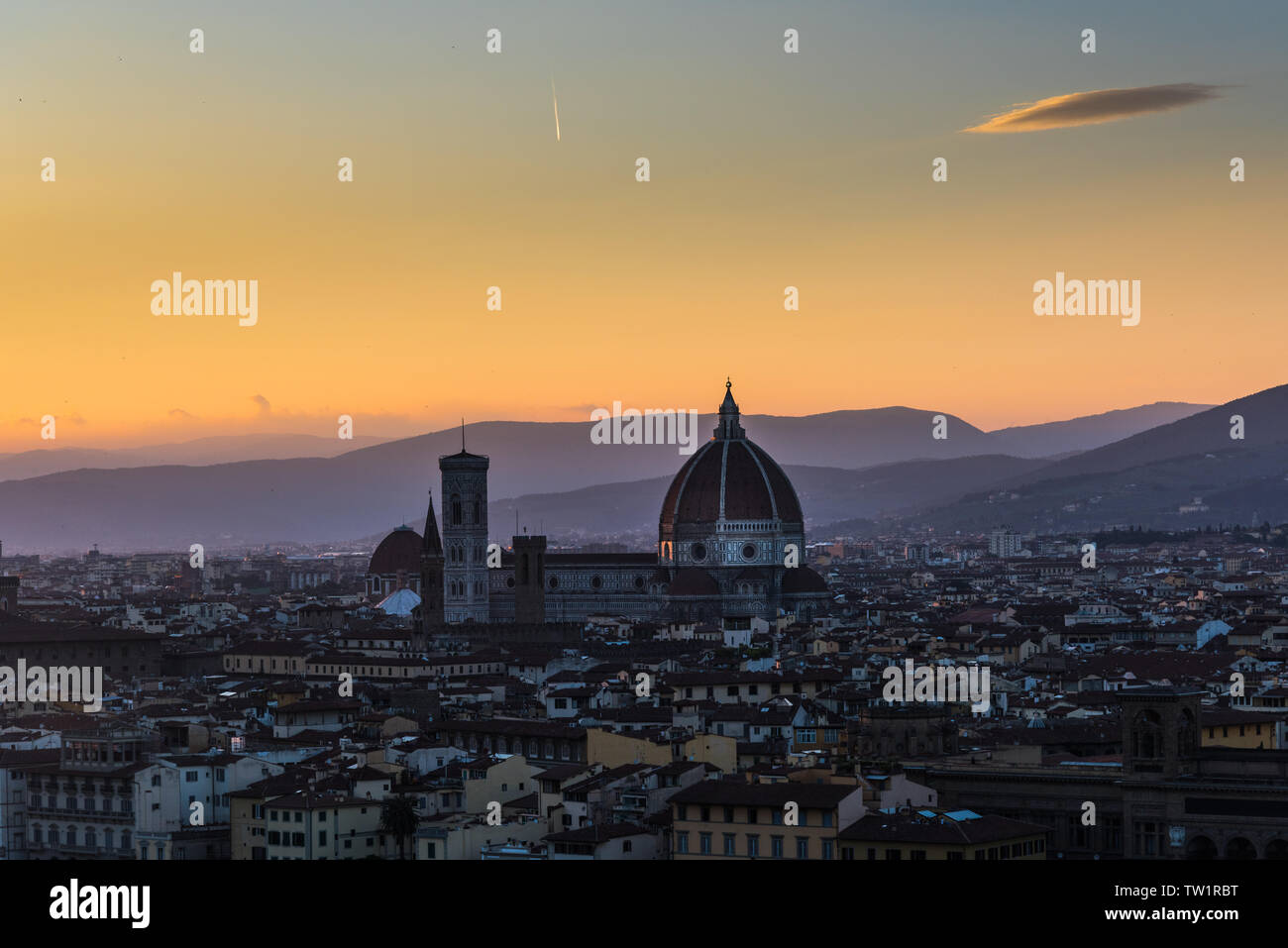 Florenz Stadtbild, Sonnenuntergang, linsenförmigen Wolke Stockfoto