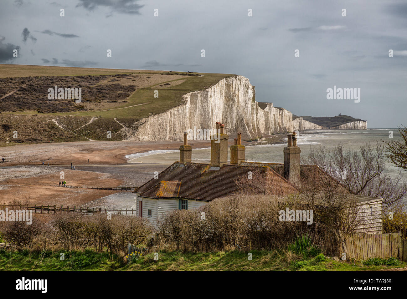 Die Küstenwache Cottages im Cuckmere Haven, Seaford mit Blick auf die sieben Schwestern Stockfoto