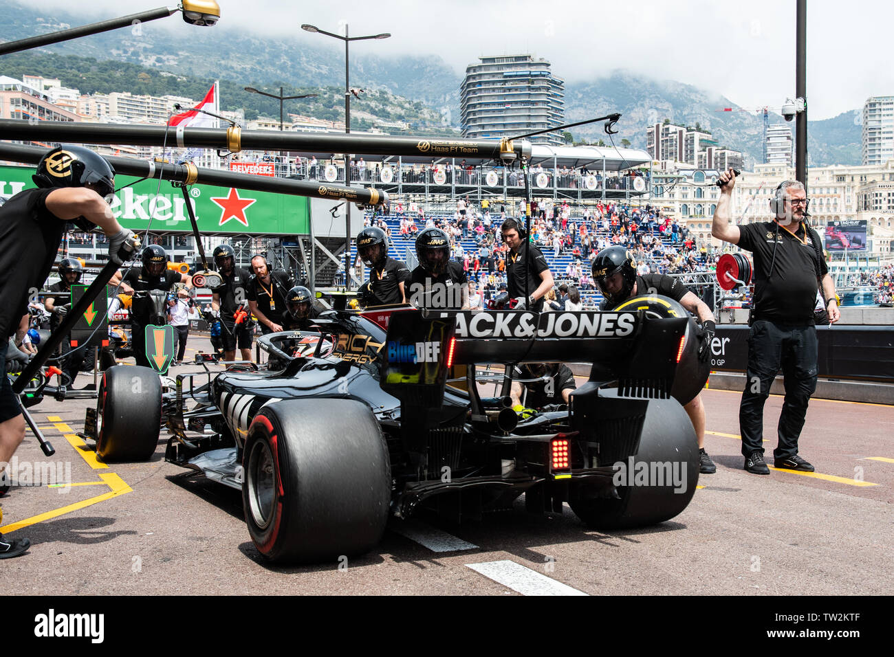 Monte Carlo / Monaco - 25/02/2019 - #20 Kevin Magnussen (DEN, Haas VF 19) stoppen in den Gruben für eine Praxis, die Reifenwechsel während des RP3 vor qualifyin Stockfoto