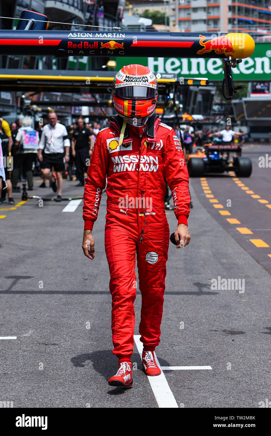 Monte Carlo / Monaco - 25/05/2019 - #5 Sebastian Vettel (GER) Rückkehr in die Gruben nach Absturz sein Ferrari SF 90 in Sainte widmen, während des RP3 Stockfoto