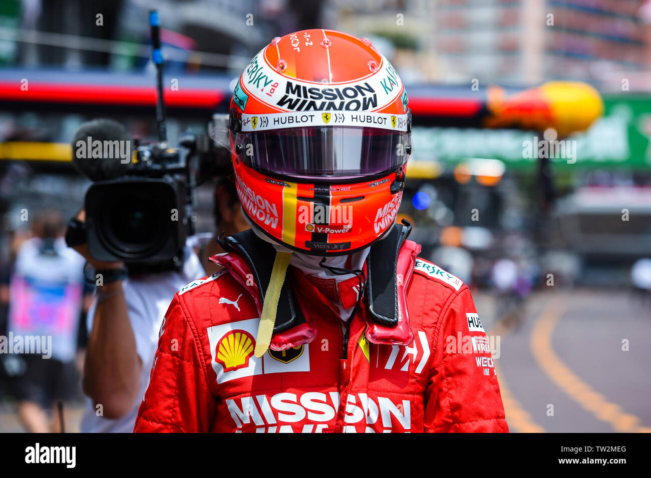 Monte Carlo / Monaco - 25/05/2019 - #5 Sebastian Vettel (GER) Rückkehr in die Gruben nach Absturz sein Ferrari SF 90 in Sainte widmen, während des RP3 Stockfoto