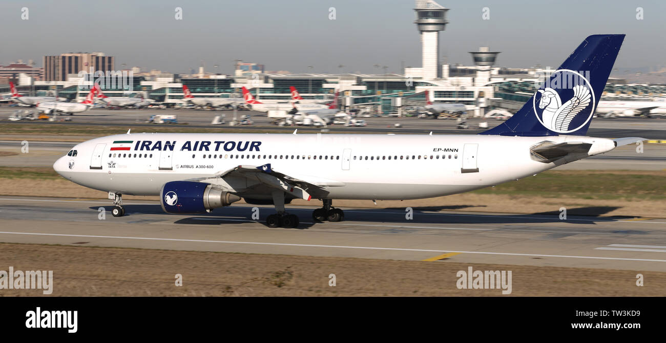 ISTANBUL, Türkei - 17. MÄRZ 2019: Iran Air Tour Airbus A 300-605 R (CN701) hebt ab Flughafen Istanbul Atatürk. Iran Air Tour hat 10 flotte Größe ein Stockfoto