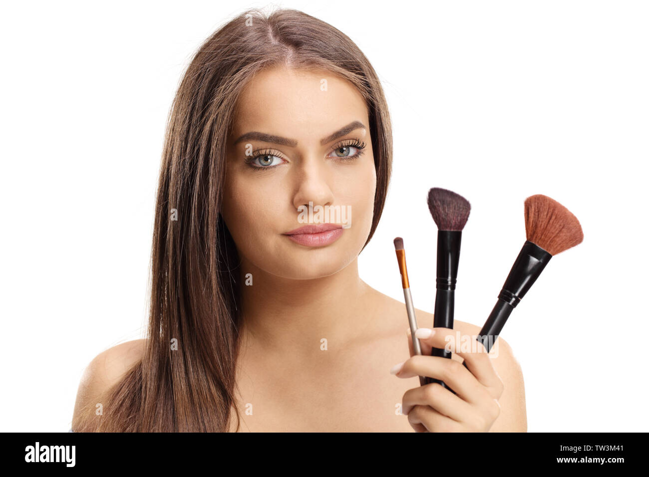 Porträt einer schönen weiblichen Holding verschiedene Make-up Gesicht Bürsten auf weißem Hintergrund Stockfoto