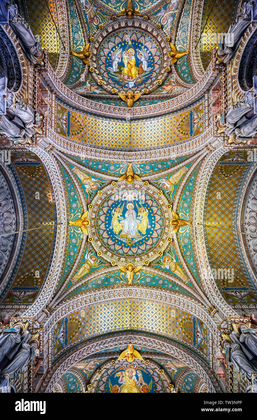 LYON, Frankreich - 13. Juni, 2019: die Basilika Notre Dame De Fourviere, zwischen 1872 und 1884 erbaut, in Lyon, Frankreich. Stockfoto