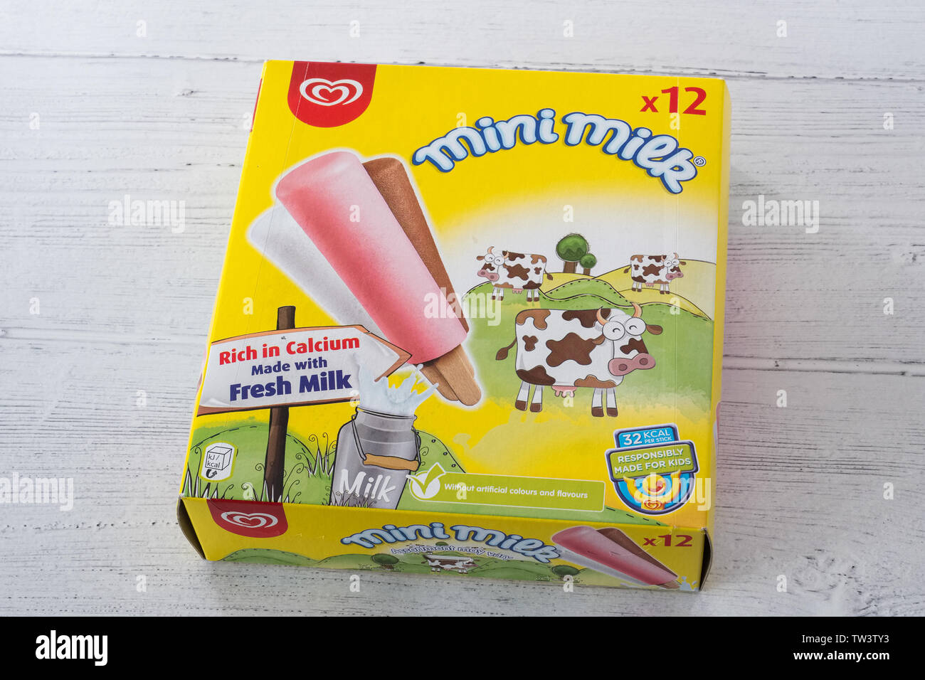 Mini milk ice lollies Fotos und Bildmaterial in hoher Auflosung Alamy