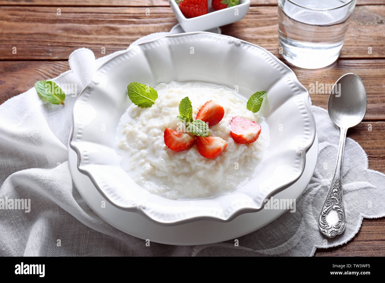 Sahniger Reispudding mit Erdbeersauce Rezept - [ESSEN UND TRINKEN]