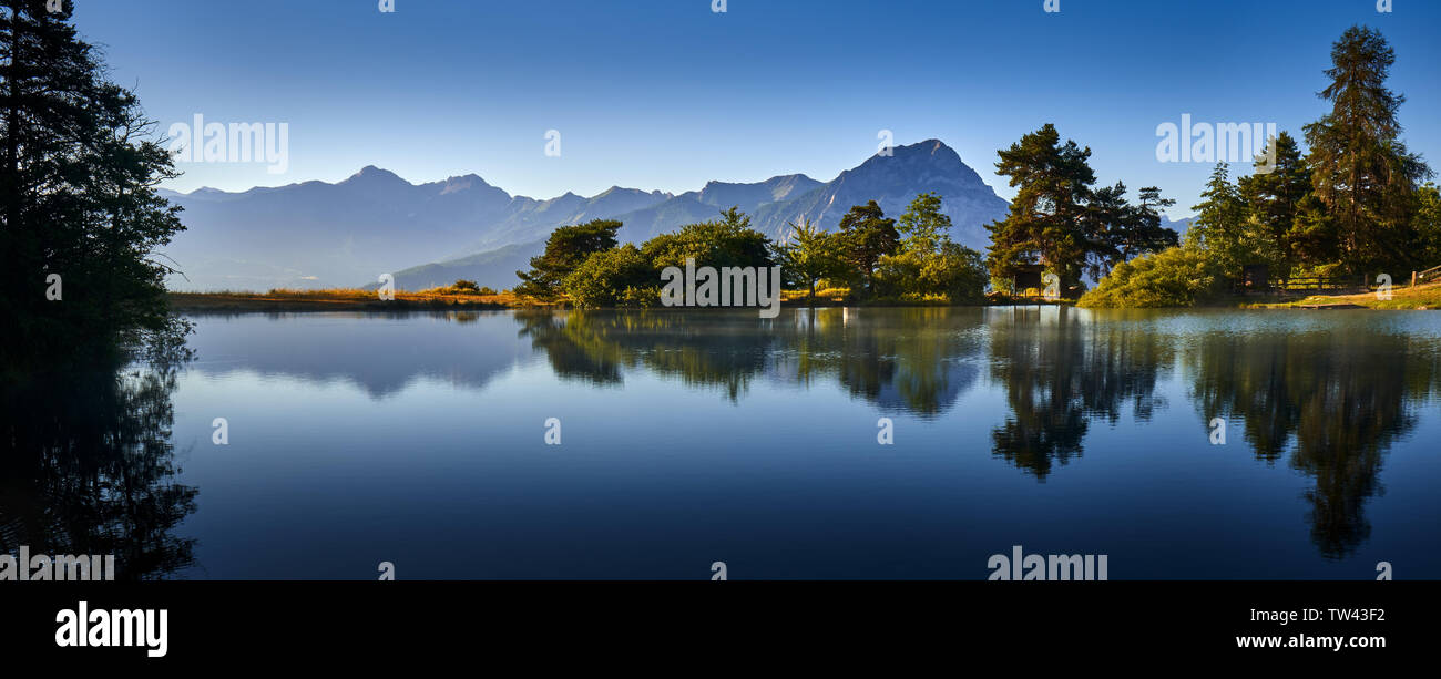 Frankreich, Alpes-de-Haute-Provence (05), Nationalpark Ecrins. Talant See und Grand Morgon (Pic de Morgon) Am frühen Morgen Sommer Licht. Die europäischen Alpen. Stockfoto