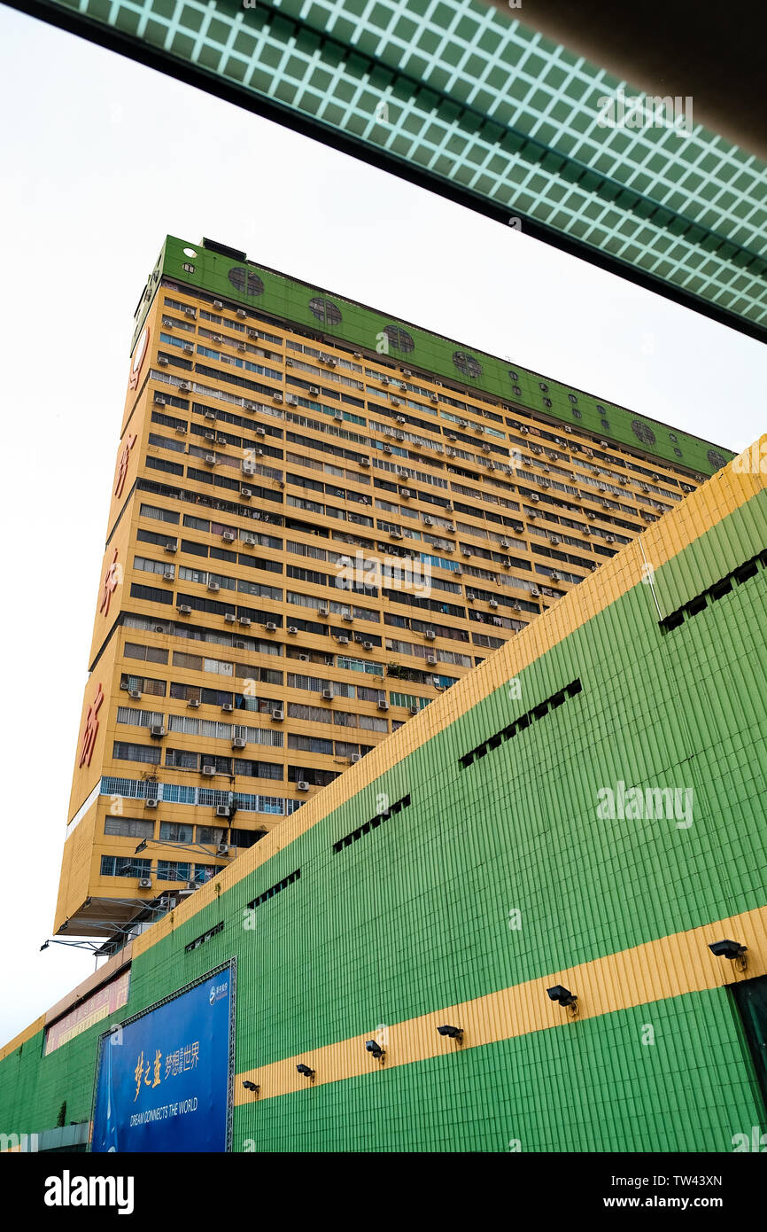 Die Völker Park a31 Geschichte 70er Jahre Gebäude mit Wohn-, Lebensmittel- und Einkaufskomplex in Chinatown von Singapur entfernt. Stockfoto