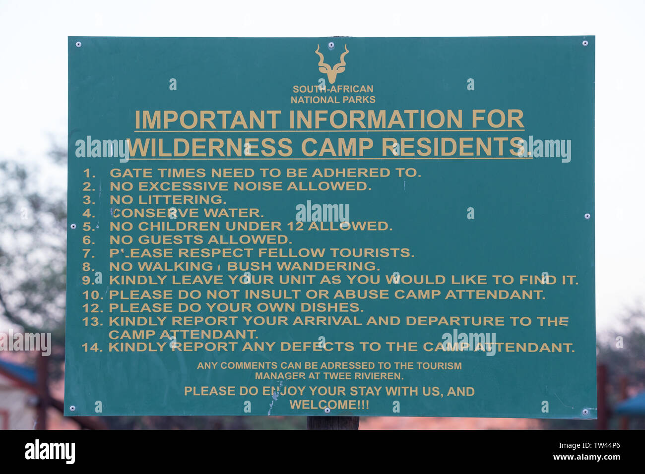 Wichtige Informationen anmelden oder Aushang angezeigt im Freien an Groot Kolk Wildnis Camp, Kgalagadi Transfrontier Park, Südafrika für Touristen Stockfoto