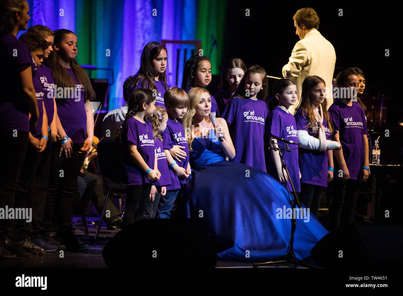 Katherine Jenkins führt im London Palladium mit: Katherine Jenkins, Trauer Begegnung Chor der Kinder Wo: London, Großbritannien Wann: 18. Mai 2019 Credit: Phil Lewis/WENN.com Stockfoto