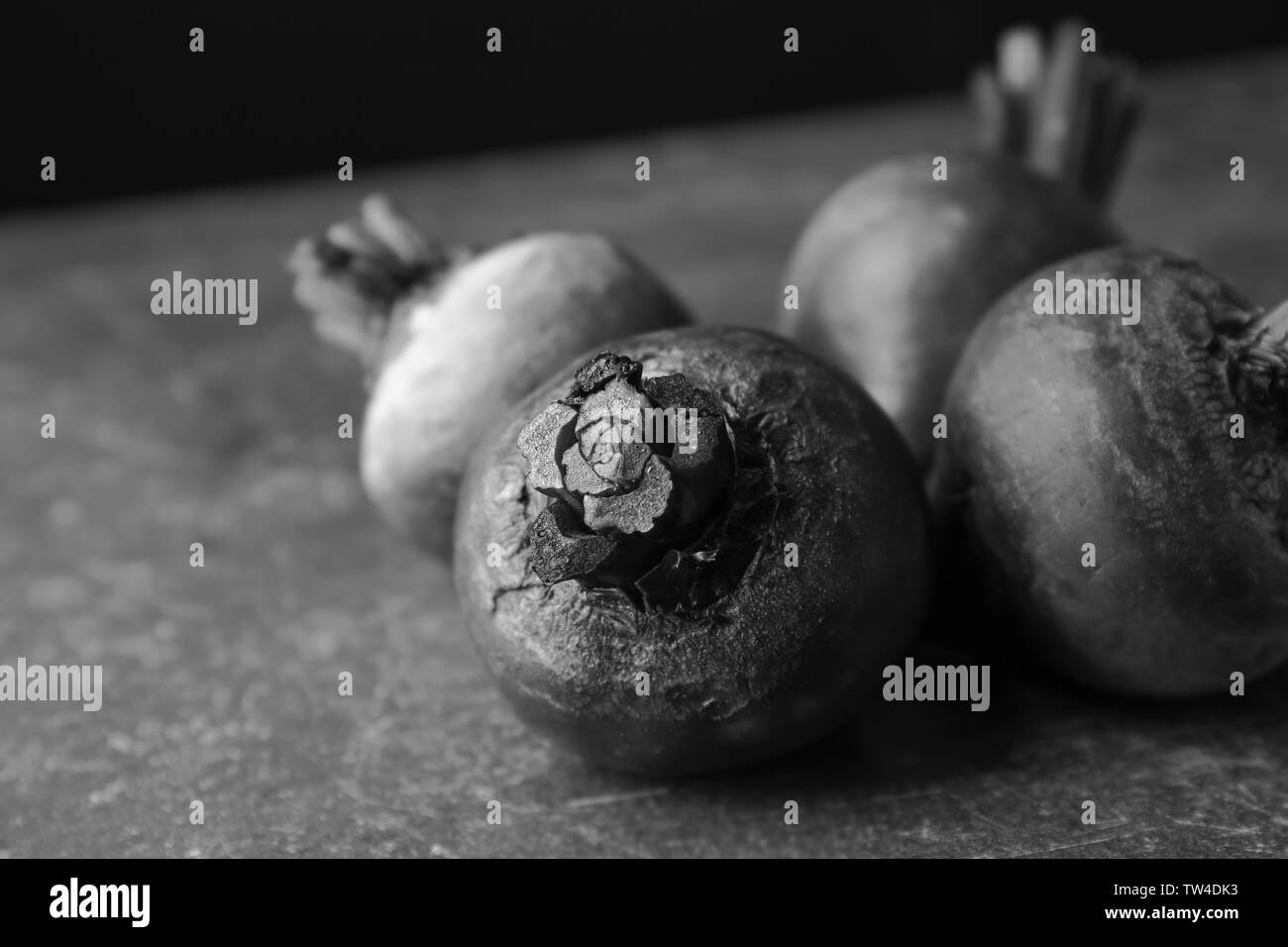 Köstliche reife Rüben auf Tisch, Nahaufnahme Stockfoto