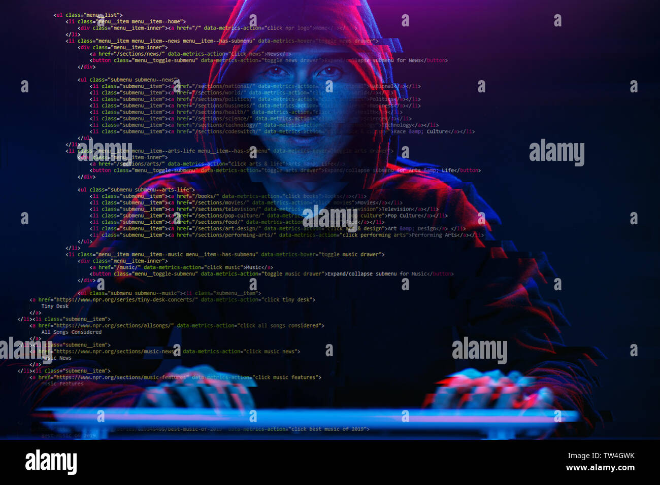 Hacker arbeiten mit Computer im dunklen Raum mit digitaler ...