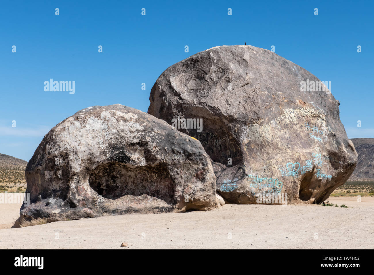 Rock Feld in der Nähe von riesigen Felsen war ein Treffpunkt für UFO-Gläubige in den 1950er Jahren in der Nähe von Landers, südlichen Kalifornien Stockfoto