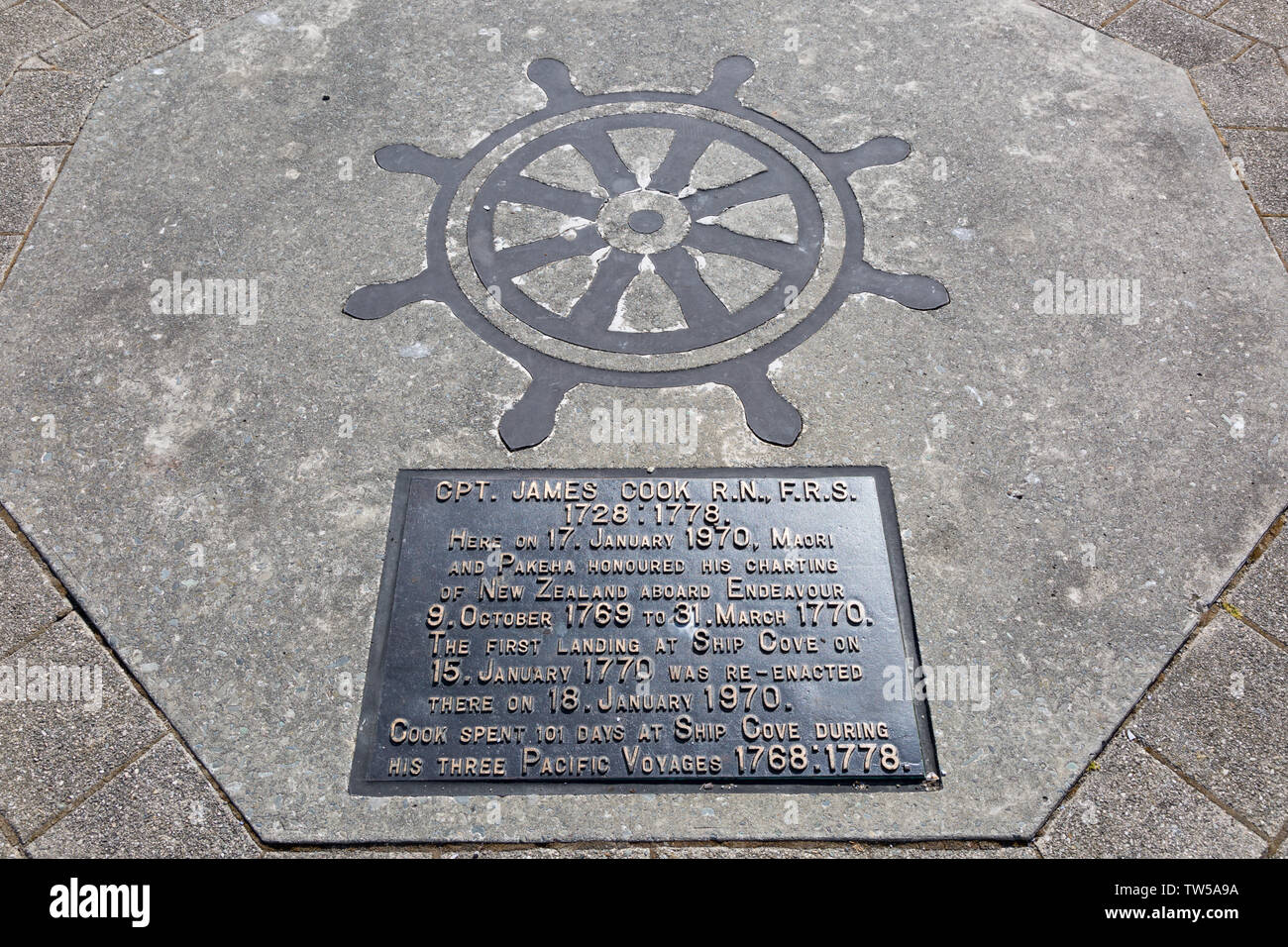 Kapitän James Cook Memorial Plate, Picton, Neuseeland Stockfoto